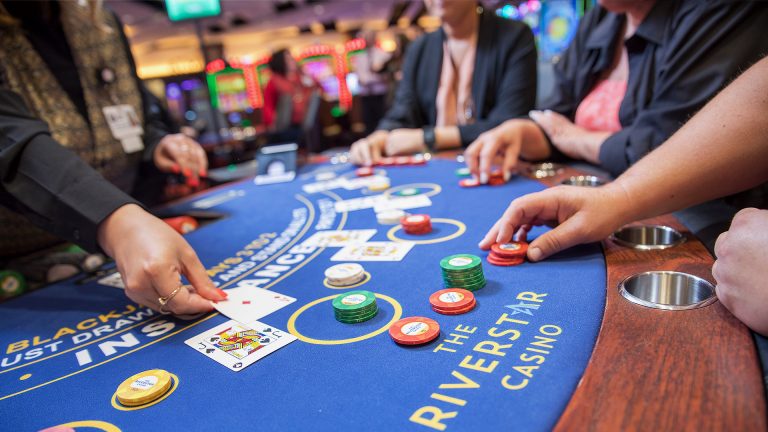 The Appeal of Multiplayer Online Casino Games